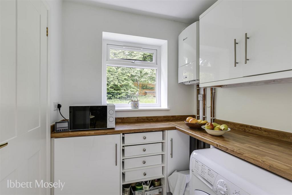 13 Utility room.jpg
