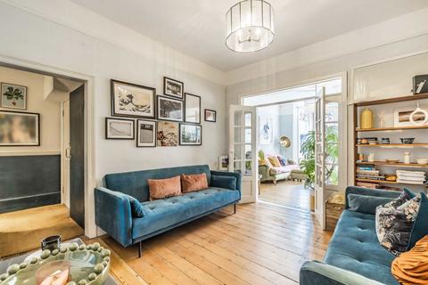 2 bedroom flat for sale, Gleneldon Road, London SW16