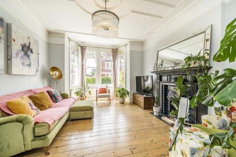 2 bedroom flat for sale, Gleneldon Road, London SW16