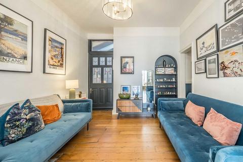 2 bedroom flat for sale, Gleneldon Road, London SW16