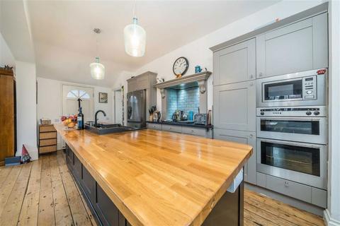 36 The Island, Thames Ditton, KT7 0SQ