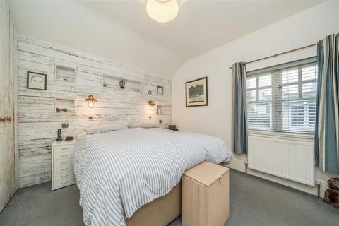 36 The Island, Thames Ditton, KT7 0SQ