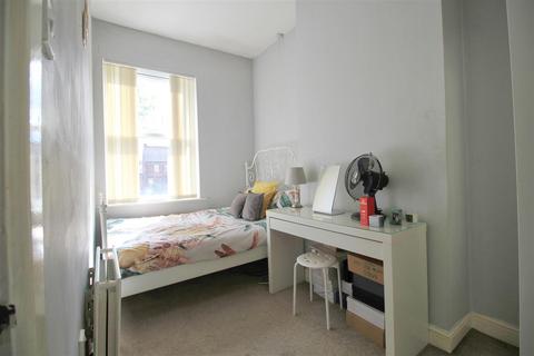 6 Gresham Street, Denton, Manchester, M34 3AW