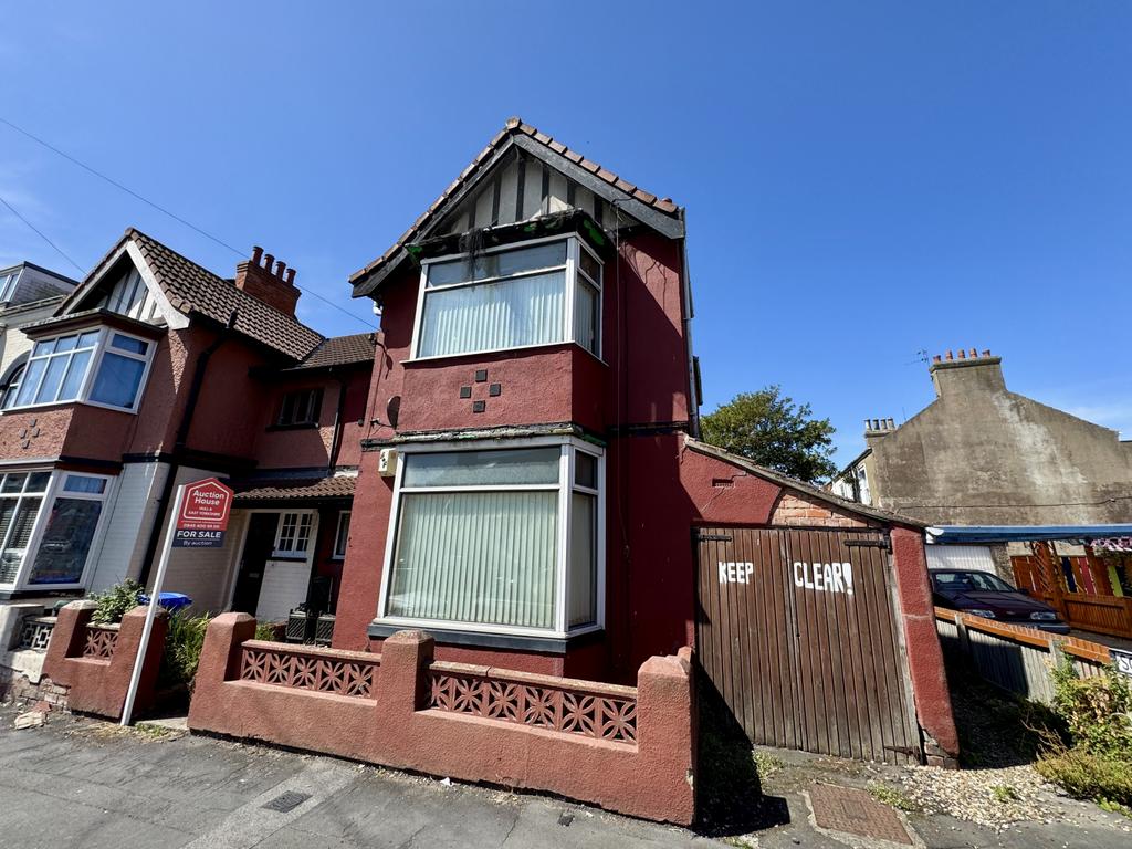 Three bedroom end terraced house - for sale by au