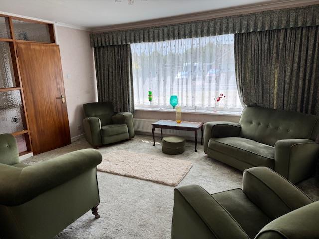 Sitting/dining room
