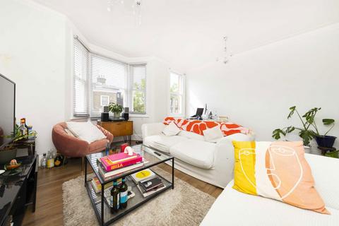 4 bedroom terraced house to rent, Cassland Road, London E9