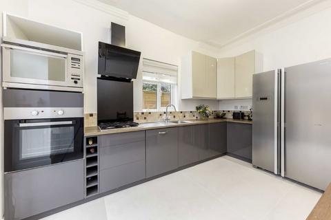 4 bedroom terraced house to rent, Cassland Road, London E9
