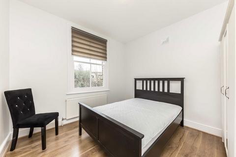 4 bedroom terraced house to rent, Cassland Road, London E9