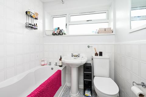 6 Challis Close, Basingstoke, RG22 6NA