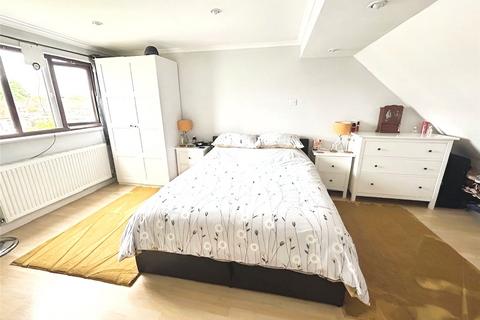 4 bedroom semi-detached house to rent, Elgin Avenue, Ashford, Surrey, TW15