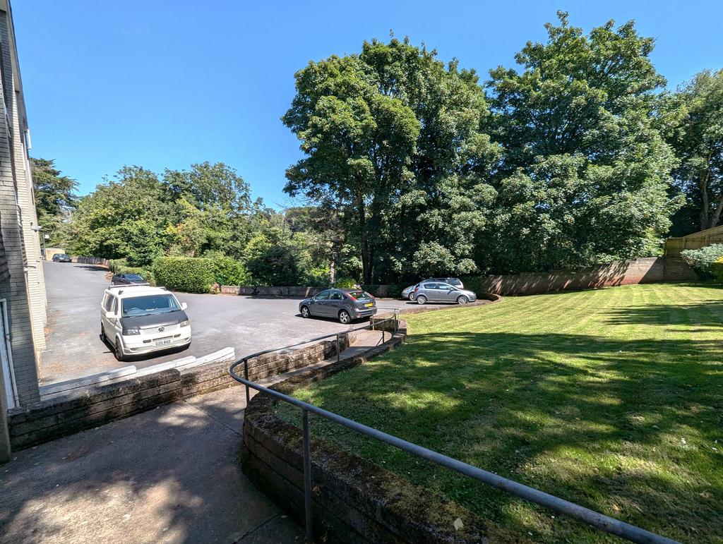Parking and com garden