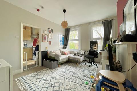 1 bedroom flat to rent, Queen Elizabeth's Walk N16