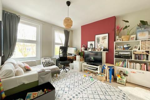 1 bedroom flat to rent, Queen Elizabeth's Walk N16
