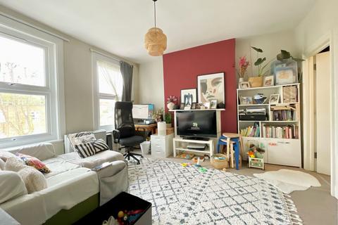 1 bedroom flat to rent, Queen Elizabeth's Walk, London N16