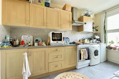 1 bedroom flat to rent, Queen Elizabeth's Walk, London N16