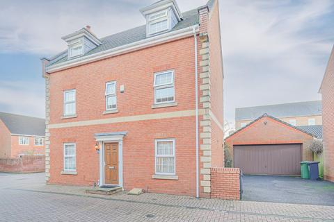 4 bedroom detached house for sale, Kerr Lane, Dicken Heath, B90
