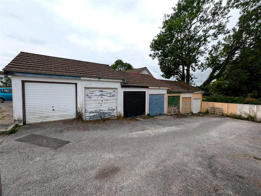 Garage in block