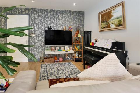 3 bedroom detached house for sale, Kingfisher Drive, Littlehampton BN17