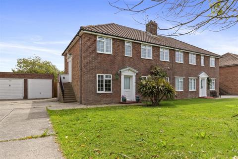 2 bedroom flat for sale, Nutley Avenue, Worthing BN12