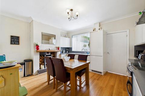2 bedroom terraced house for sale, Queen Street, Pontefract