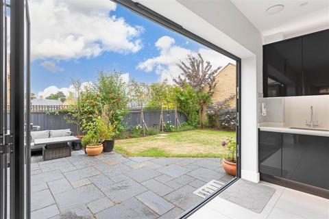 39 Bronte Avenue, Stotfold, Hitchin, SG5 4FB