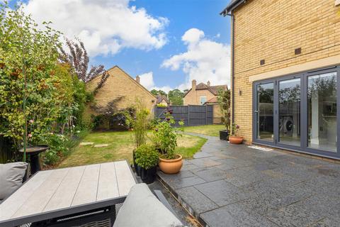 39 Bronte Avenue, Stotfold, Hitchin, SG5 4FB