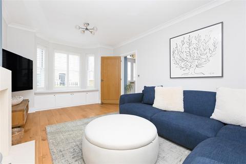 39 Bronte Avenue, Stotfold, Hitchin, SG5 4FB