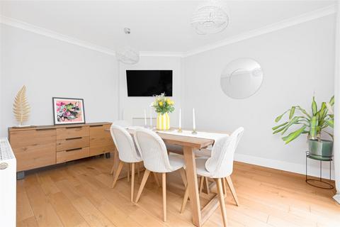 39 Bronte Avenue, Stotfold, Hitchin, SG5 4FB