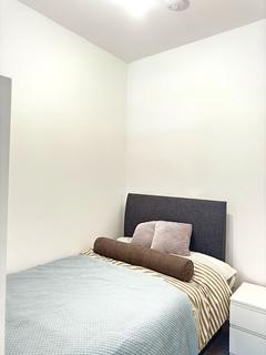 1 bedroom flat to rent, Flat 1 15 Kelso Road, LS2 9PR