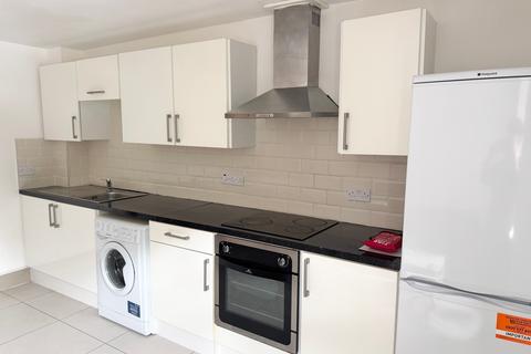 2 bedroom flat to rent, Flat 8, 205 Clarendon Road, Leeds, LS2 9DU