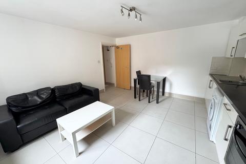 2 bedroom flat to rent, Flat 8, 205 Clarendon Road, Leeds, LS2 9DU