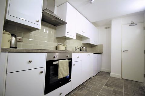 Basement Flat, 46 Headingley Lane, LS6 2EL
