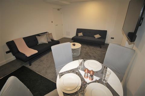 3 bedroom flat to rent, Basement Flat, 46 Headingley Lane, LS6 2EL