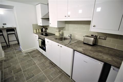 3 bedroom flat to rent, Basement Flat, 46 Headingley Lane, LS6 2EL