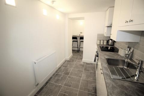 3 bedroom flat to rent, Basement Flat, 46 Headingley Lane, LS6 2EL