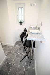 3 bedroom flat to rent, Basement Flat, 46 Headingley Lane, LS6 2EL