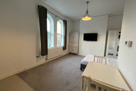 Studio to rent, Flat 4, 53 Clarendon Road, LS2 9NZ