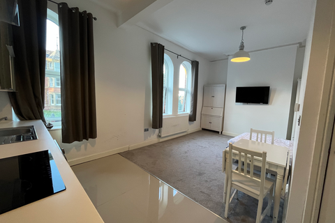 Studio to rent, Flat 4, 53 Clarendon Road, LS2 9NZ