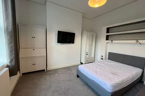 Studio to rent, Flat 4, 53 Clarendon Road, LS2 9NZ
