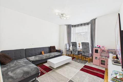 2 bedroom semi-detached house to rent, Melville Road, Rainham