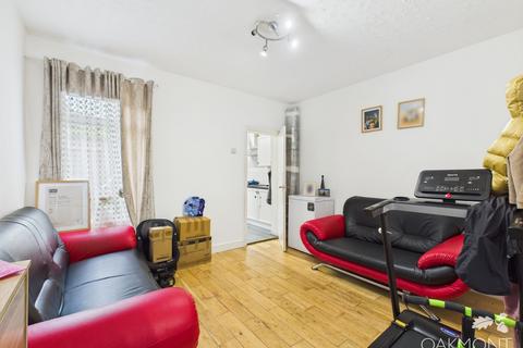 2 bedroom semi-detached house to rent, Melville Road, Rainham