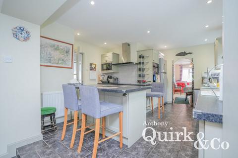 4 bedroom detached house for sale, Urmond Road, Canvey Island, SS8