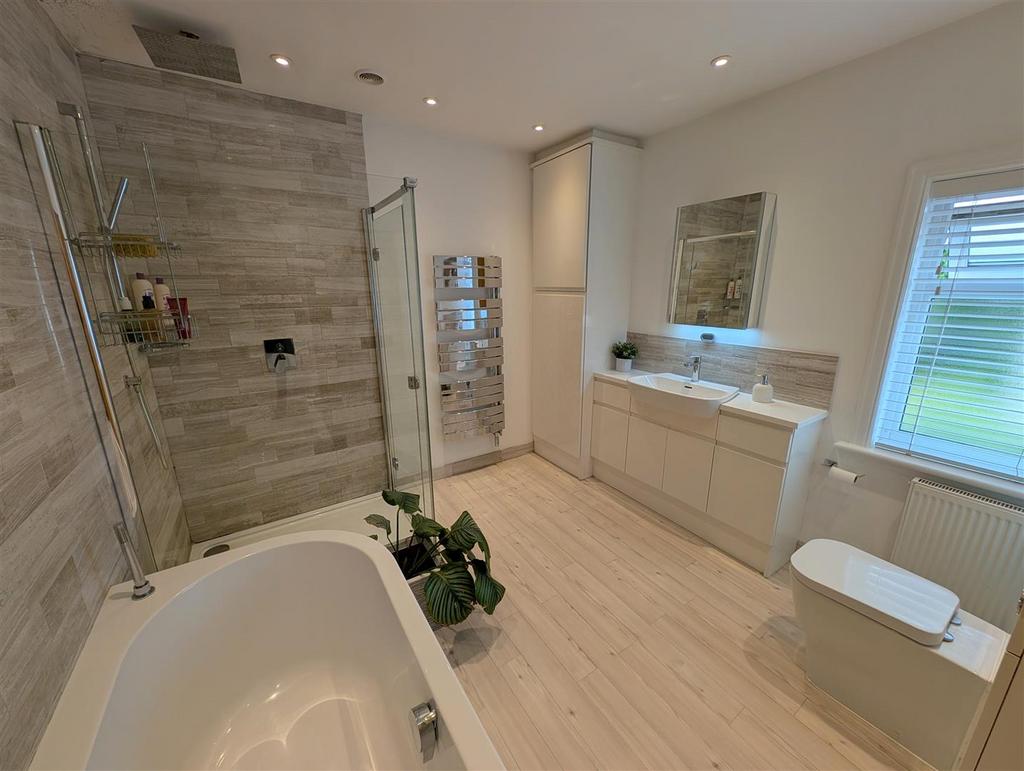 Family Bathroom/WC