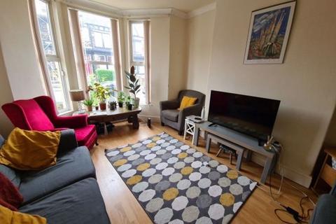 6 bedroom house to rent, Delph Mount, Leeds LS6