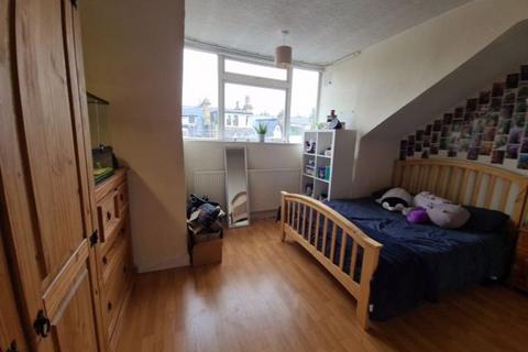 6 bedroom house to rent, Delph Mount, Leeds LS6