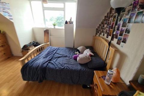 6 bedroom house to rent, Delph Mount, Leeds LS6