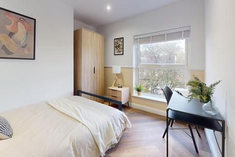 6 bedroom flat to rent, Thurloe House, Manchester M14