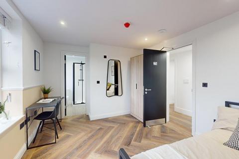 6 bedroom flat to rent, Thurloe House, Manchester M14