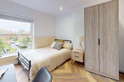 6 bedroom flat to rent, Thurloe House, Manchester M14
