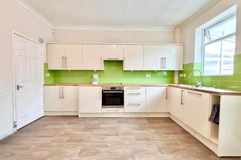 3 bedroom terraced house to rent, Wall Street, Barnsley, S70 1NR